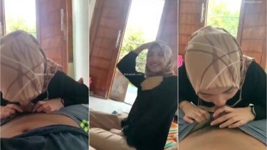 Devi Jilbab Di Ruang Tamu